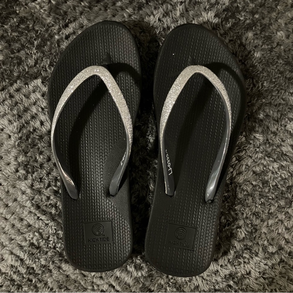 HIGH‎ TIDE LADIES "BOUNCE SLIM METALLIC" FLIP FLOPS Sz 7